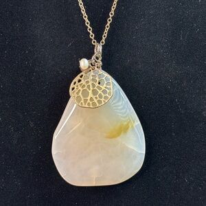 Stunning Gold and Cream Pendant Necklace